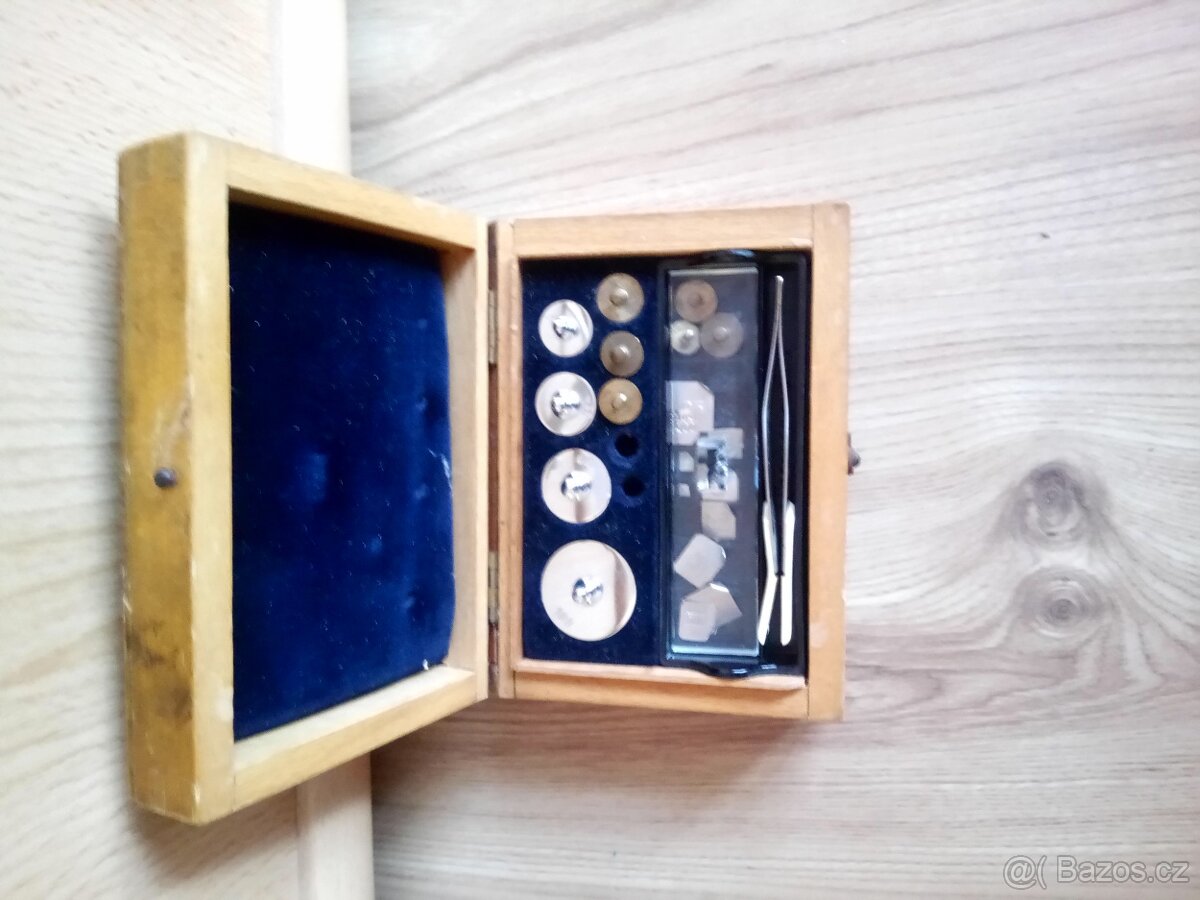 Lekarnicke váhy s vitrinou - 7