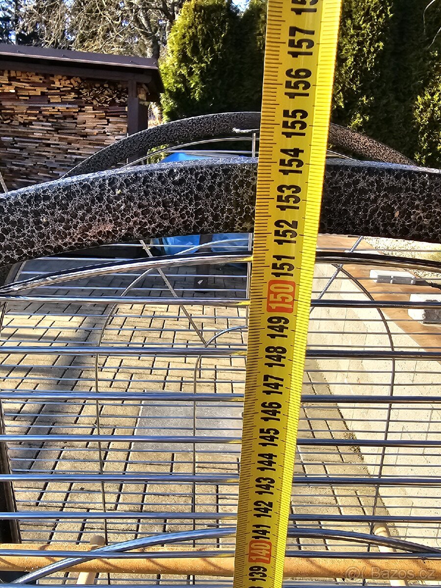 Klec pro papuška - 7