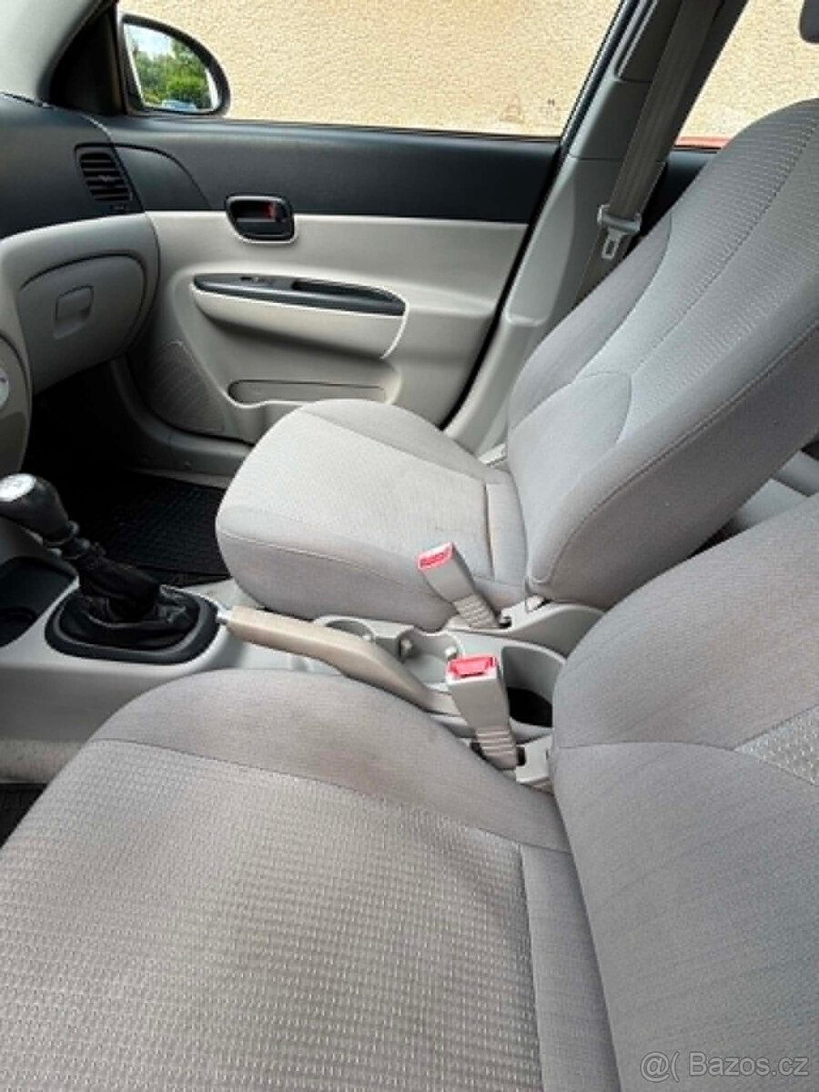 Hyundai Accent - 7