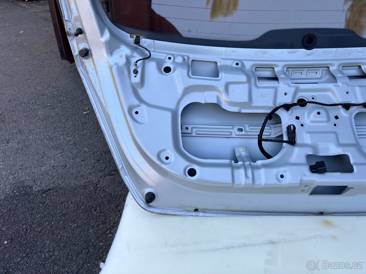 Páté dveře, zadní víko kufru Hyundai i30 5dv hatchback - 7
