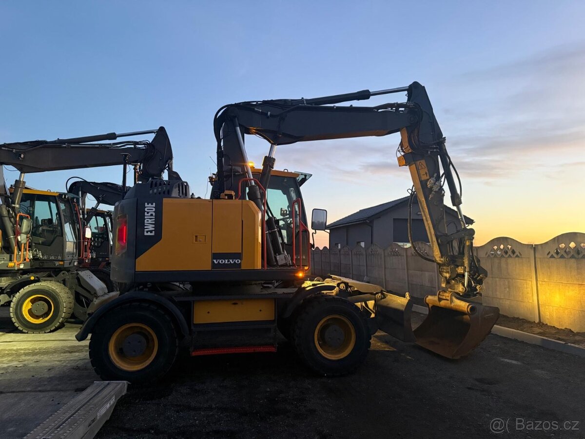Kolový otočný bagr VOLVO 150E - 7