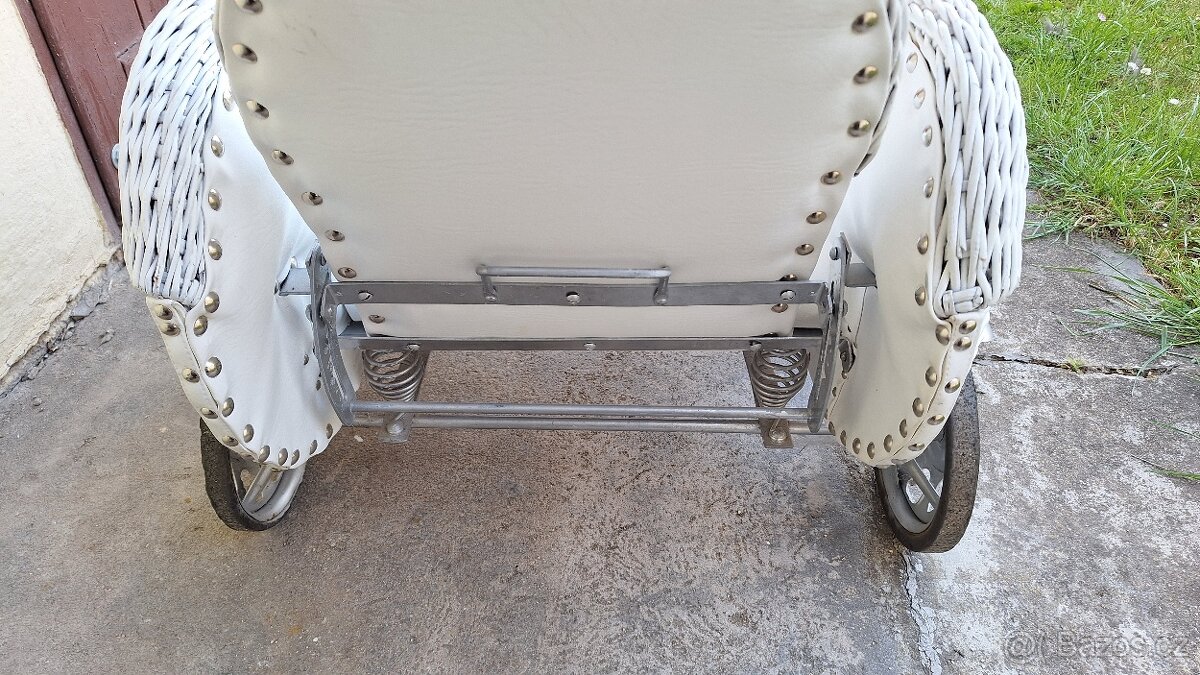 Poválečný kočárek pro miminka - 7