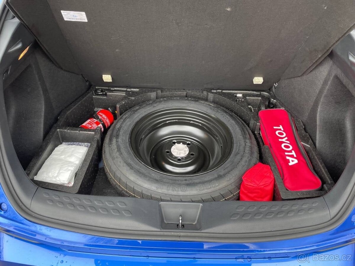 Toyota C-HR 1.8 Hybrid rok 2021 - 7