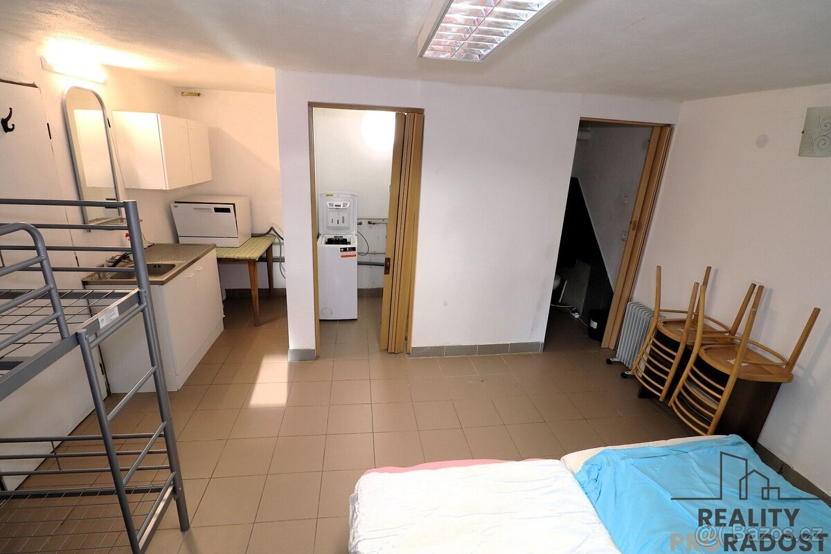 Pronájem bytu 1+1 s předzahrádkou v Ivančicích u Brna - 7