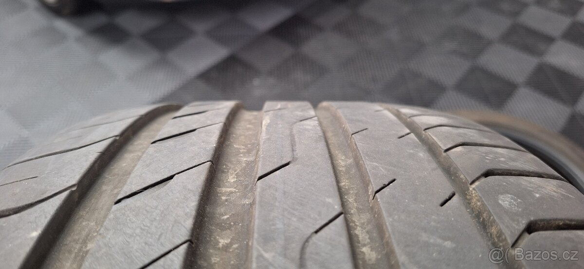 NEXEN 235/45/18 98Y DOT 0725 - 7