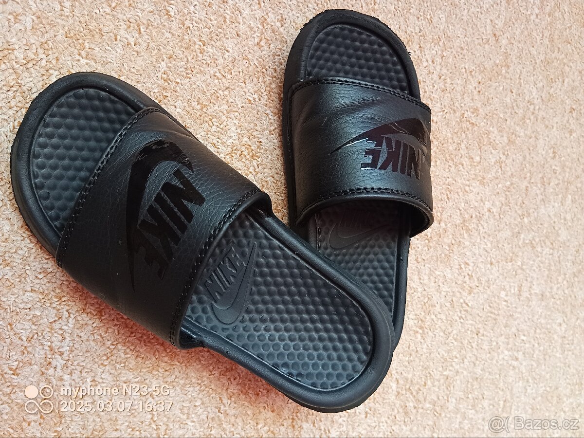 Pantofle zn."NIKE" vel."32" - 7