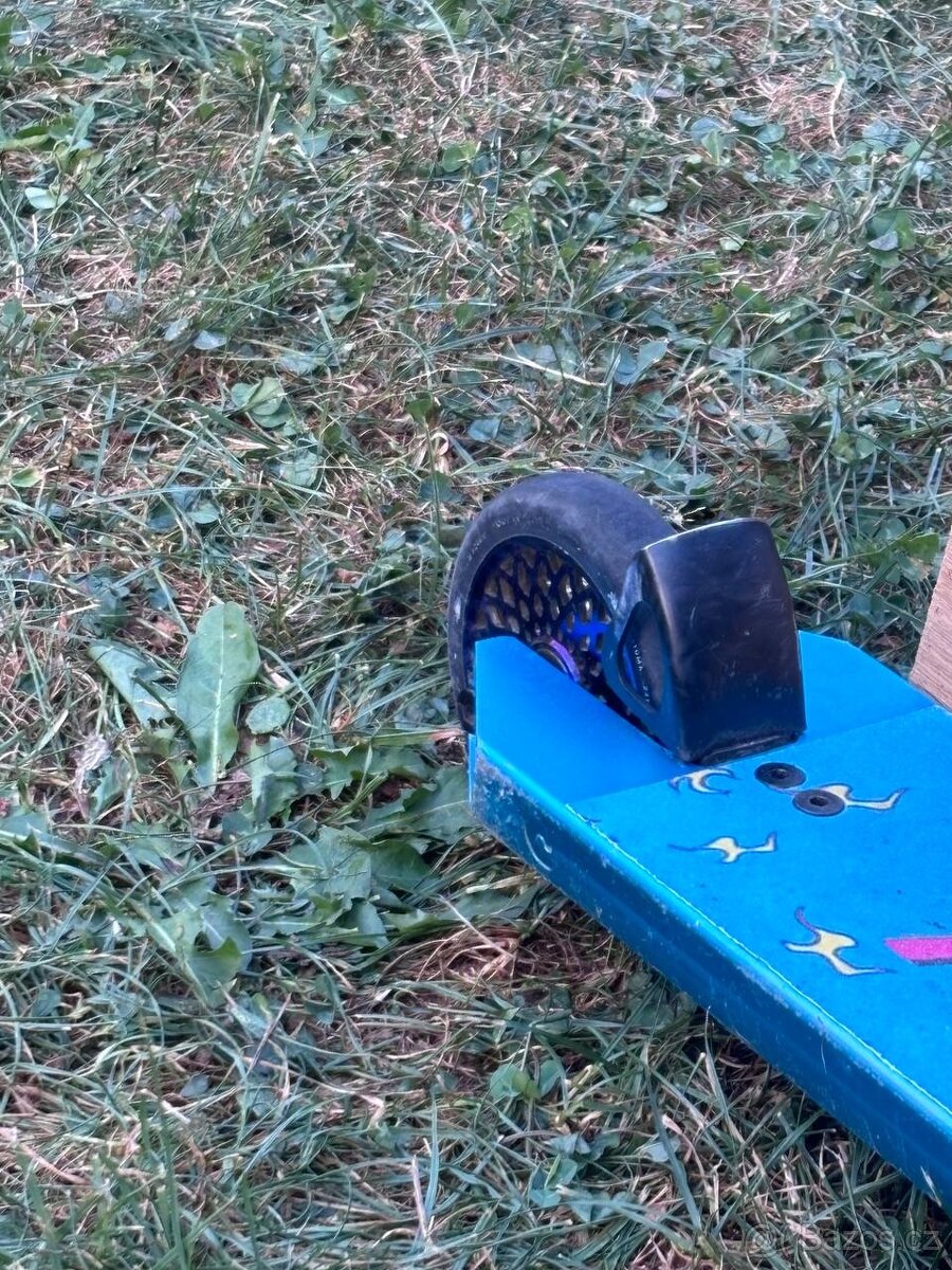 Prodám custom freestyle koloběžku – téměř nejetá - 7