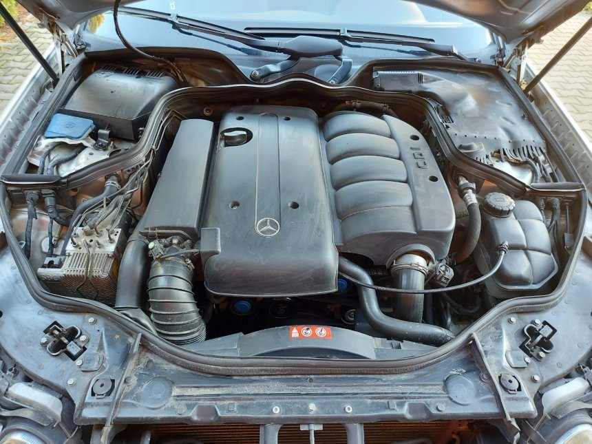 Mercedes Benz 220 - 7