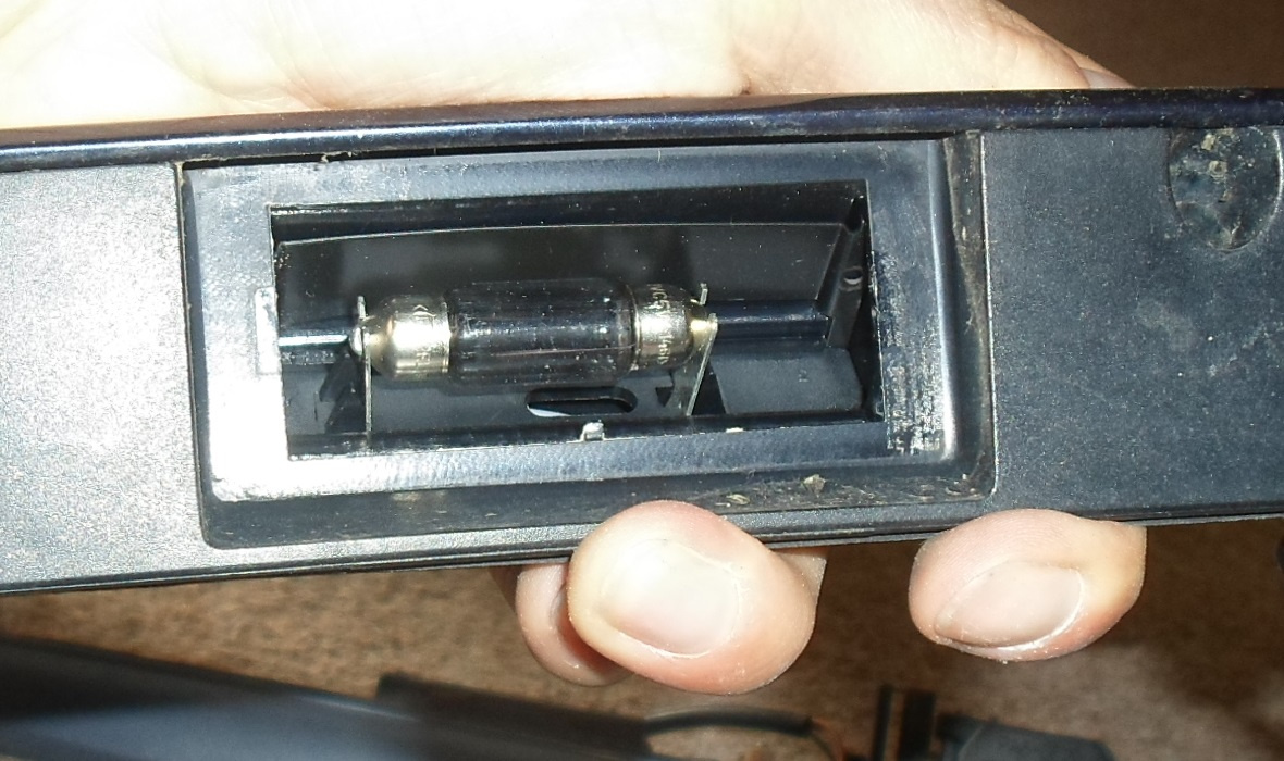 BMW e46 - Lišty nad SPZ s osvětlením - 7