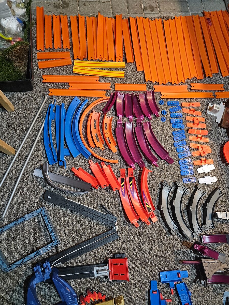 HOT WHEELS dráhy mix + unikátní díly - 7