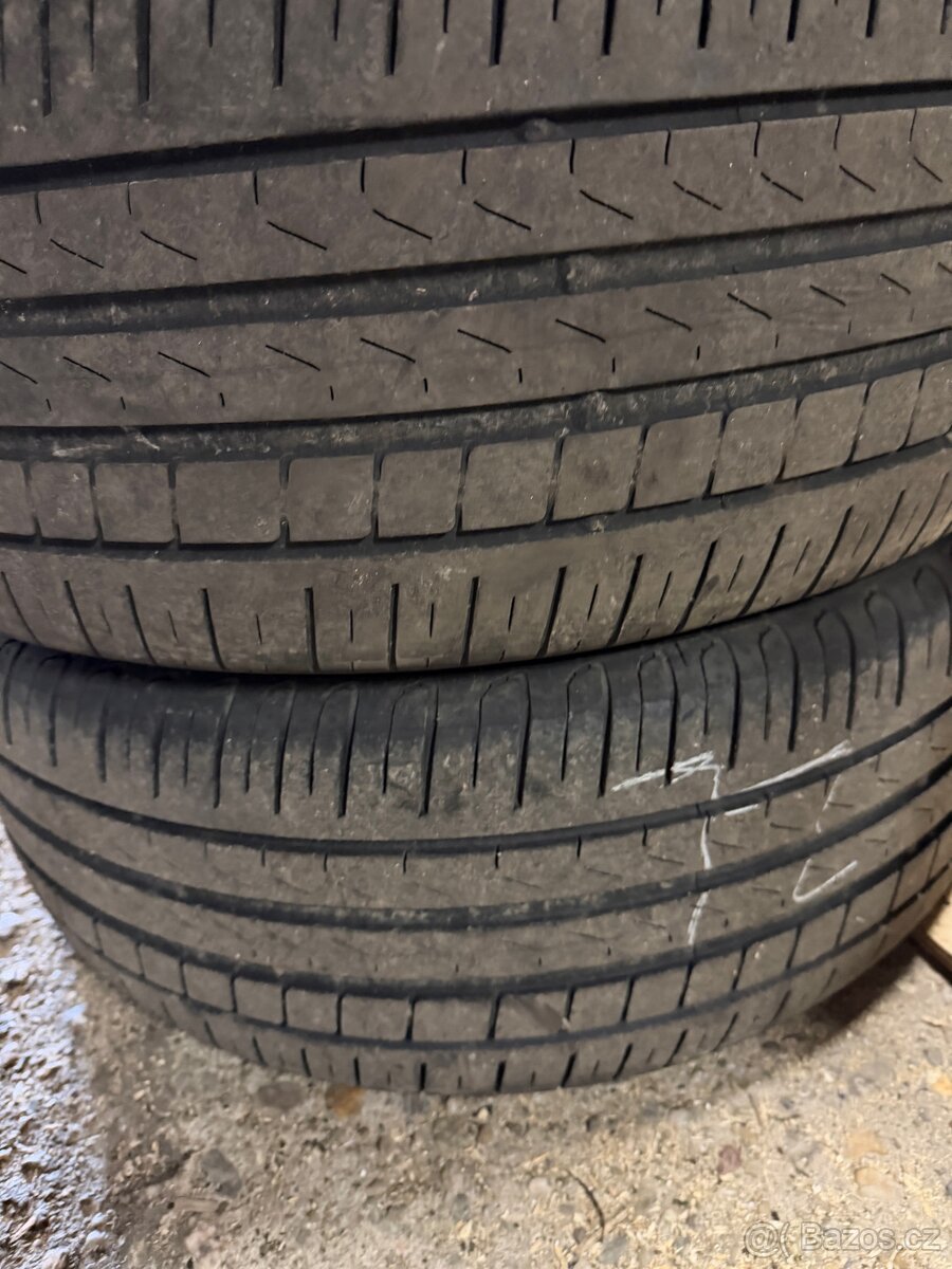 Prodám 235/40/19 - 7