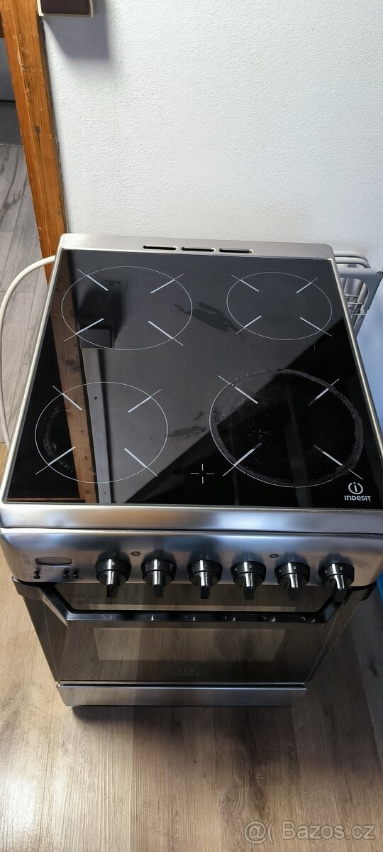 Sklokeramický sporák - málo používaný (400V) - 7