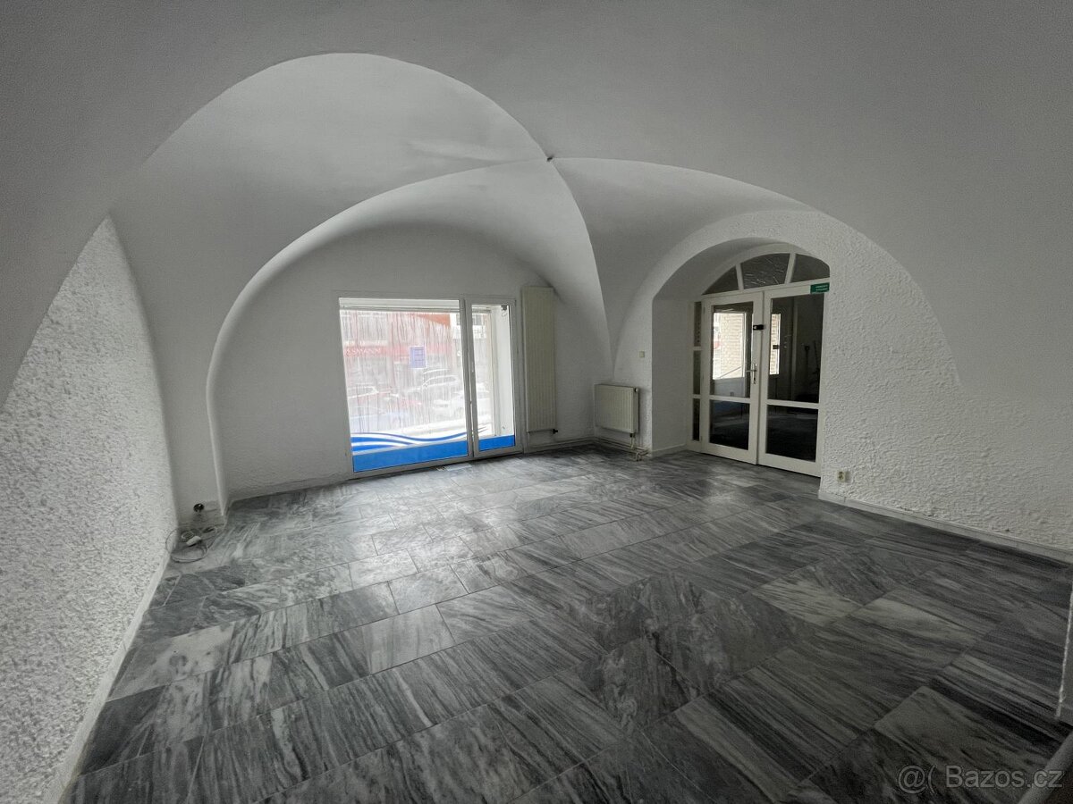 pronájem prostor k podnikání v centru města v přízemí - 7