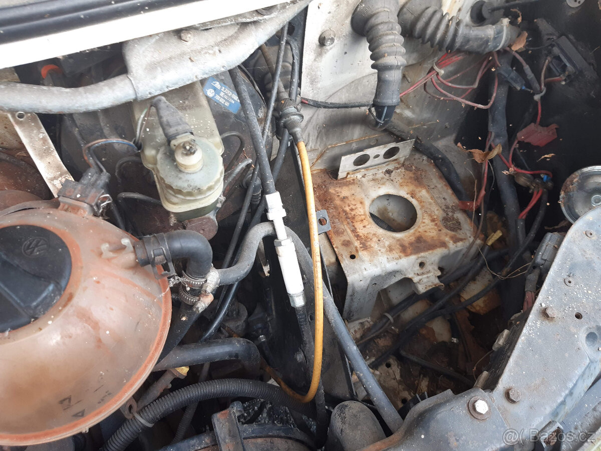 VW Transporter T4 VALNIK 2,4D 1992 57kW AAB - dily - 7