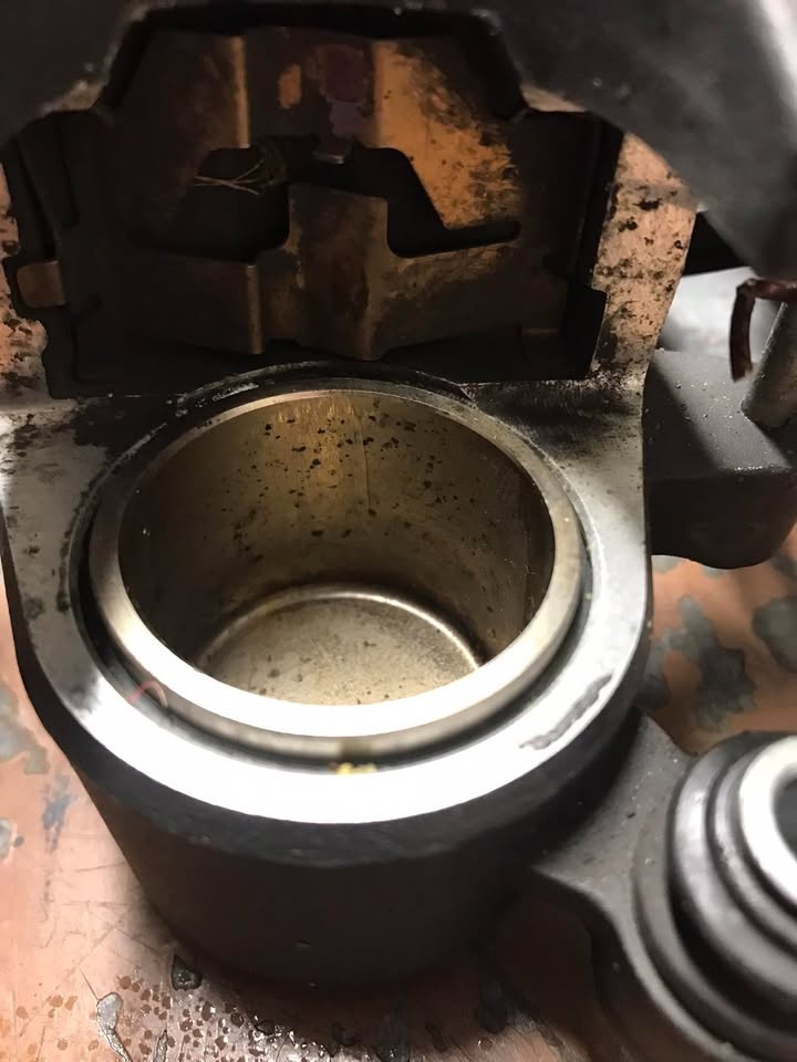 ND Suzuki GSR 600 - 7