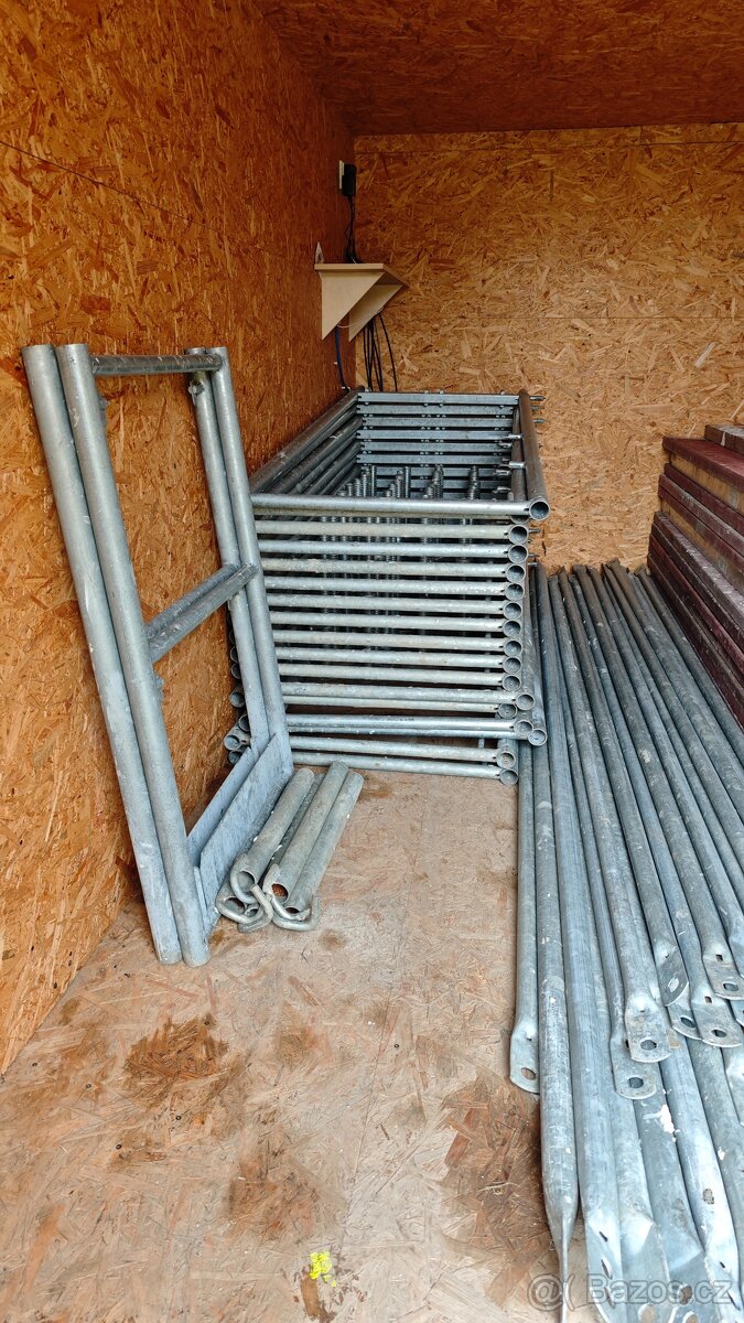 Stavební buňka na nosič kontejnerů + lešení 123m2 - 7