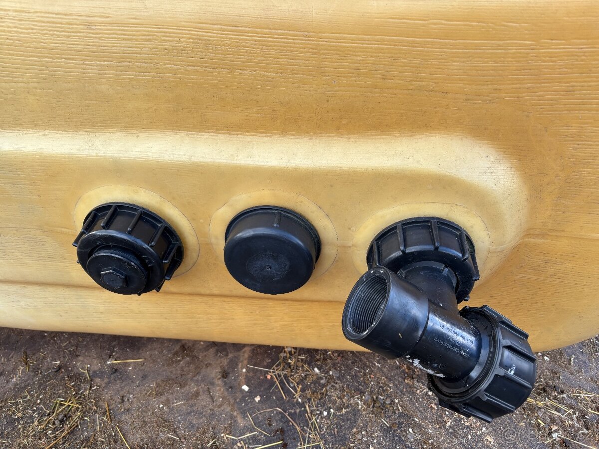 Nádrž na dešťovou vodu 2000 litrů - 7