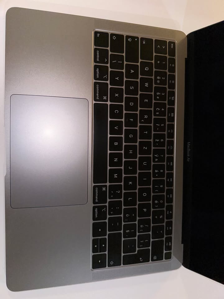 MacBook Air 13" Retina (2019) - 7