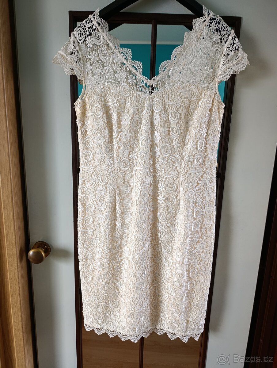 Krajkové pouzdrové šaty - 7