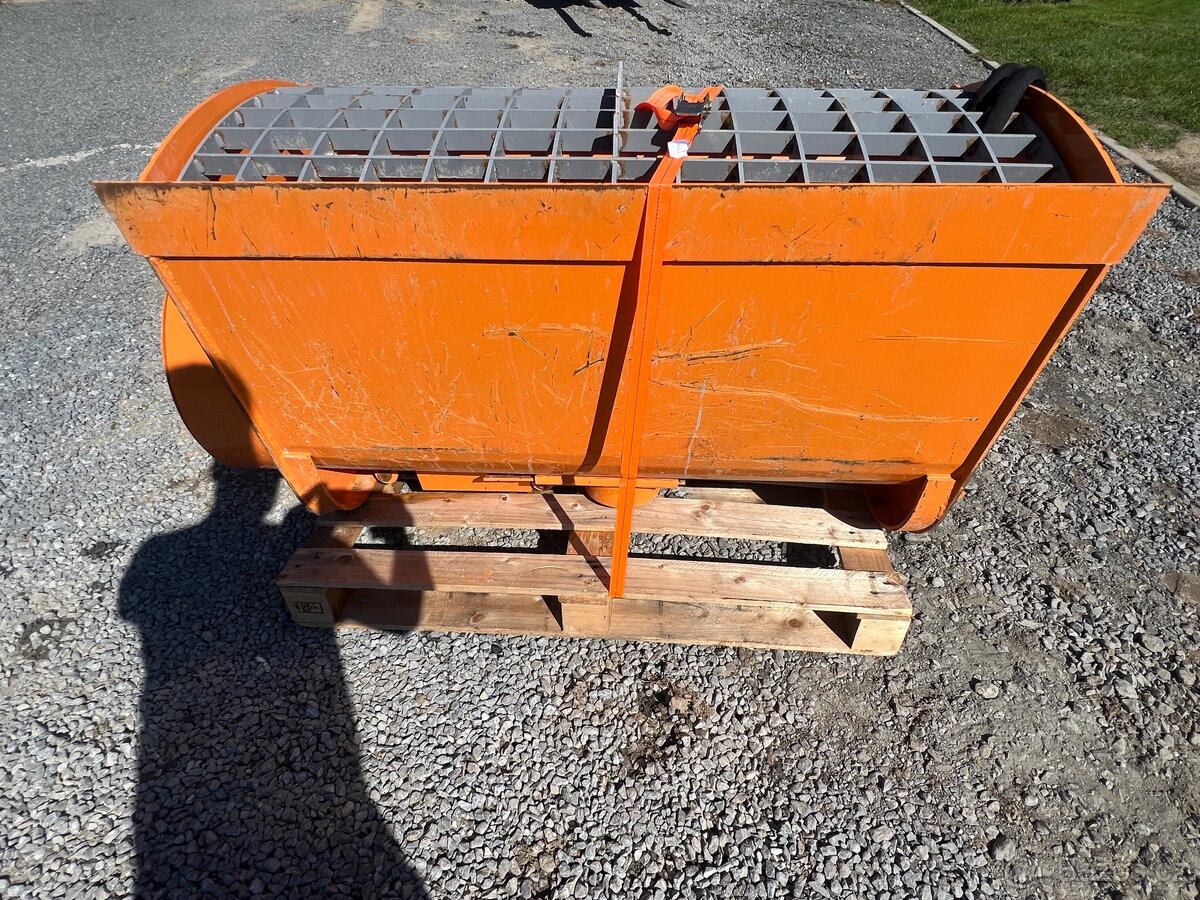 Míchačka na beton na Smykový Nakladač - 7