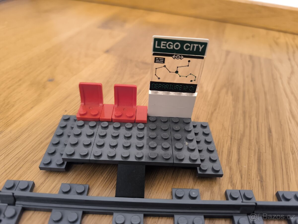 LEGO City osobní vlak 60197 – kompletní sada, výborný stav - 7