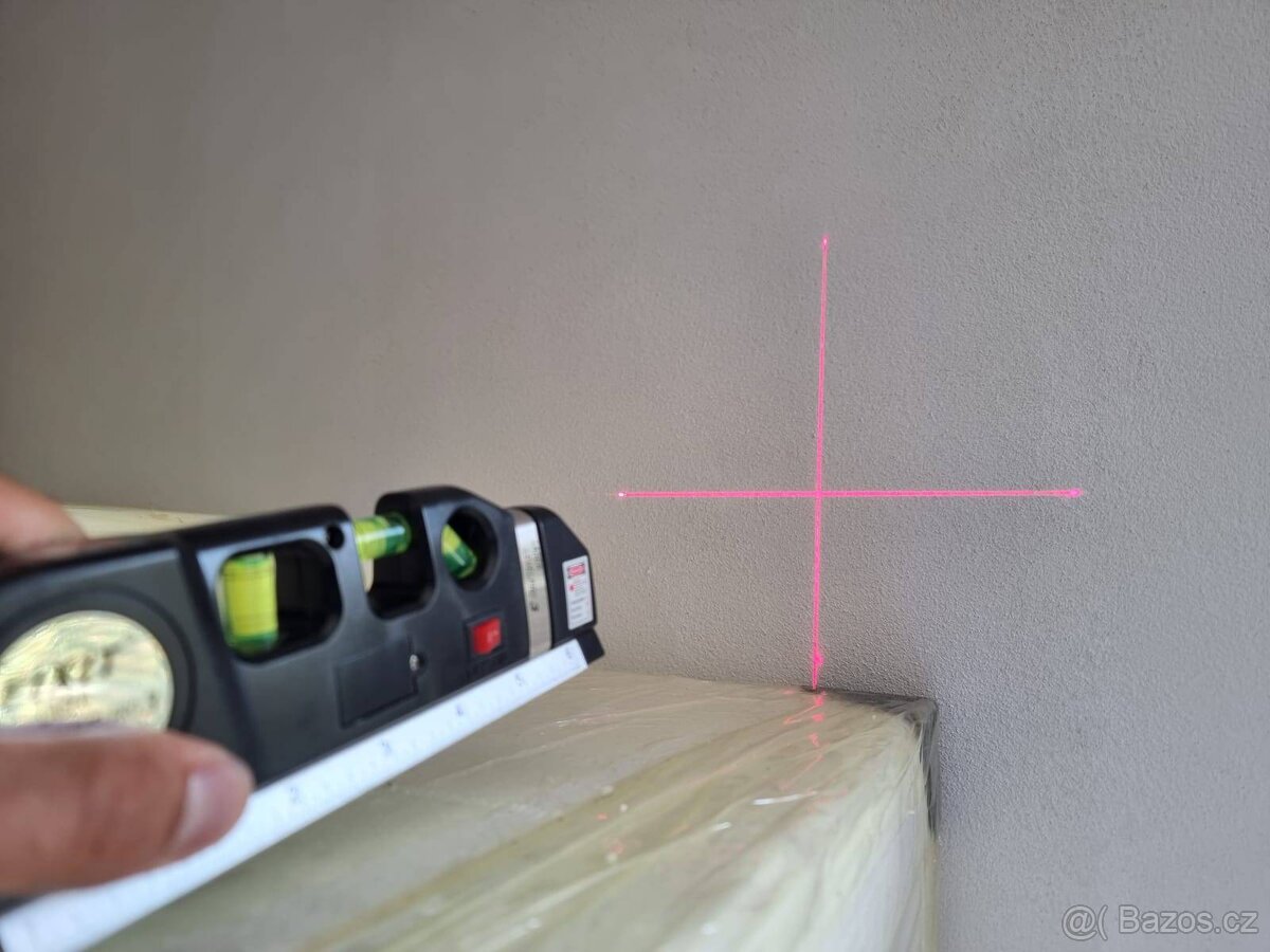 Na prodej nová, multifunkční vodováha s laserem a metrem - 7