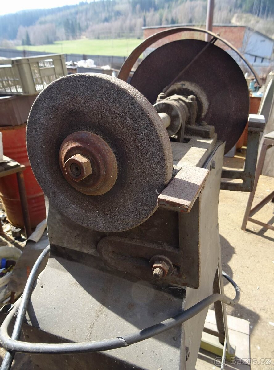 Dvoukotoučová bruska na kov , stáří ca 60 let. - 7