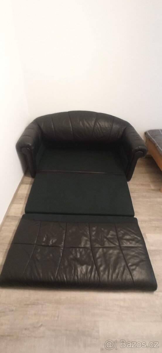 Kožená, rozkládací dvou sedačka - 7