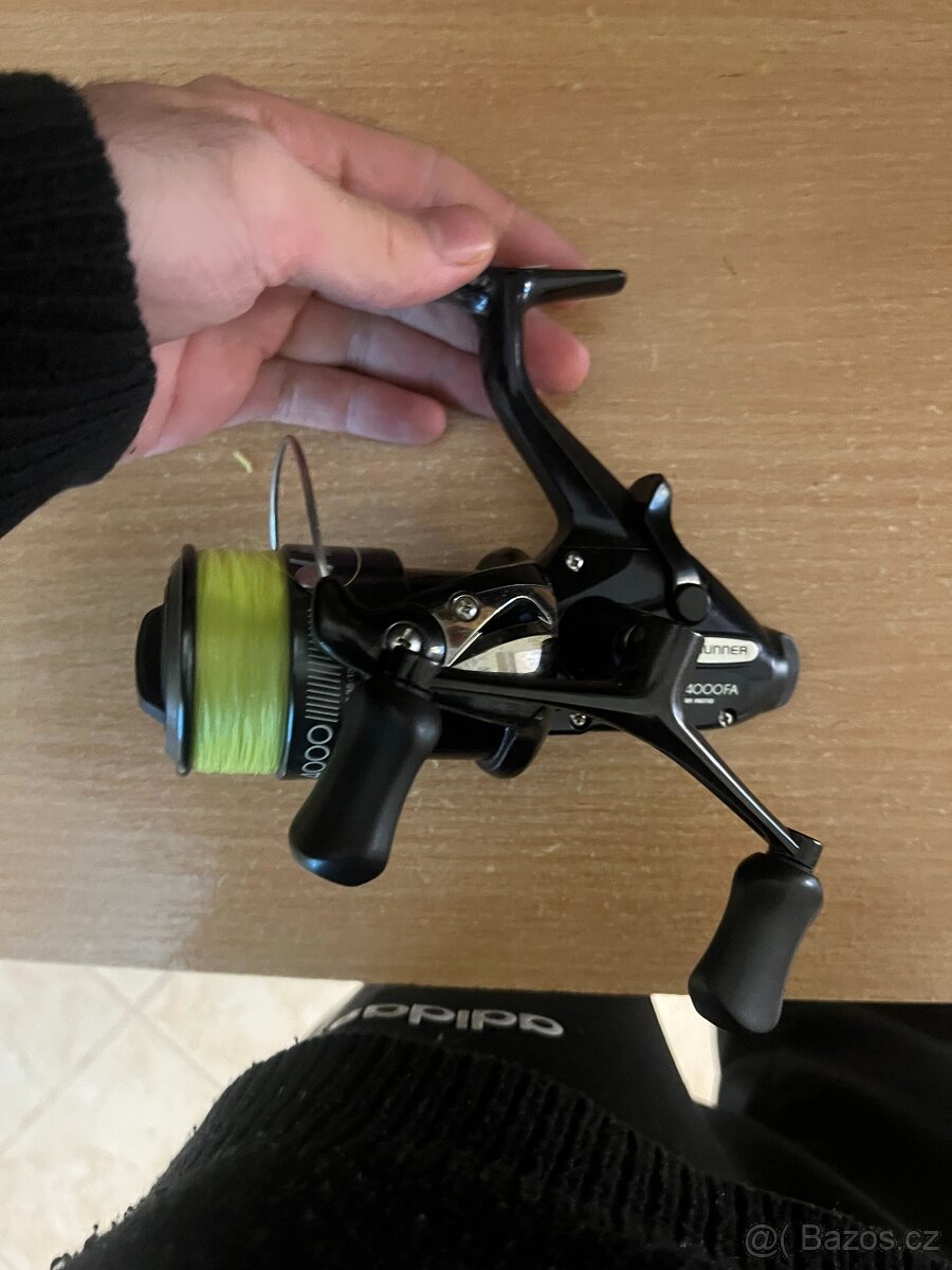 Shimano Baitrunner DL4000FA – rybářský naviják - 7