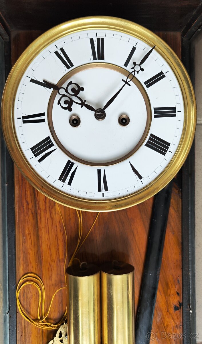 staré zdobené dvouzávažové hodiny - 7