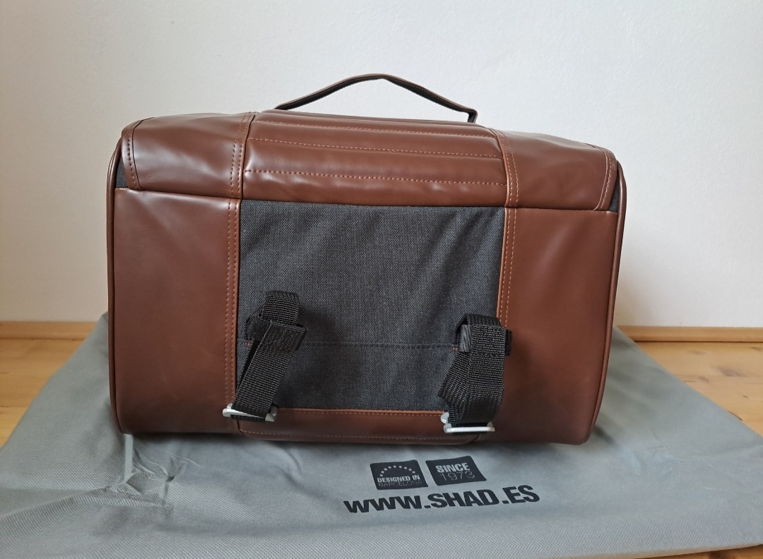 Zadní brašna Shad na motorku - 7