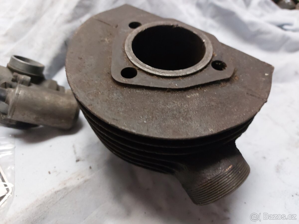 Uklid - dily ČZ a perak 350 - 7