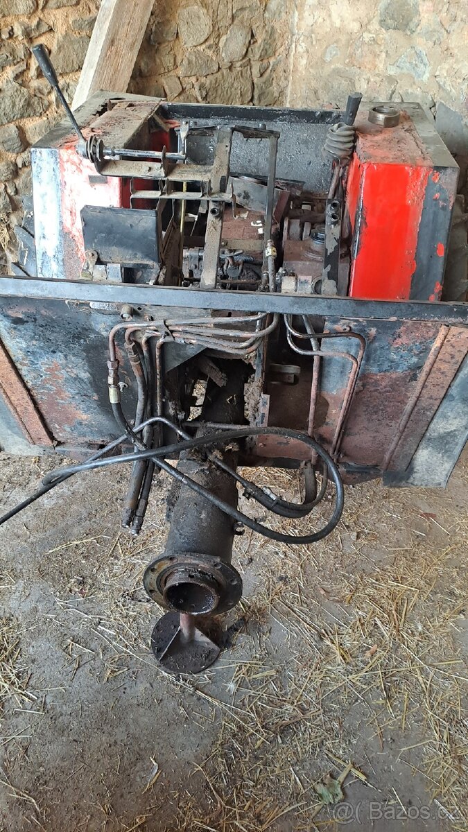 Prodám zadní část malotraktoru mt8 150 32 - 7