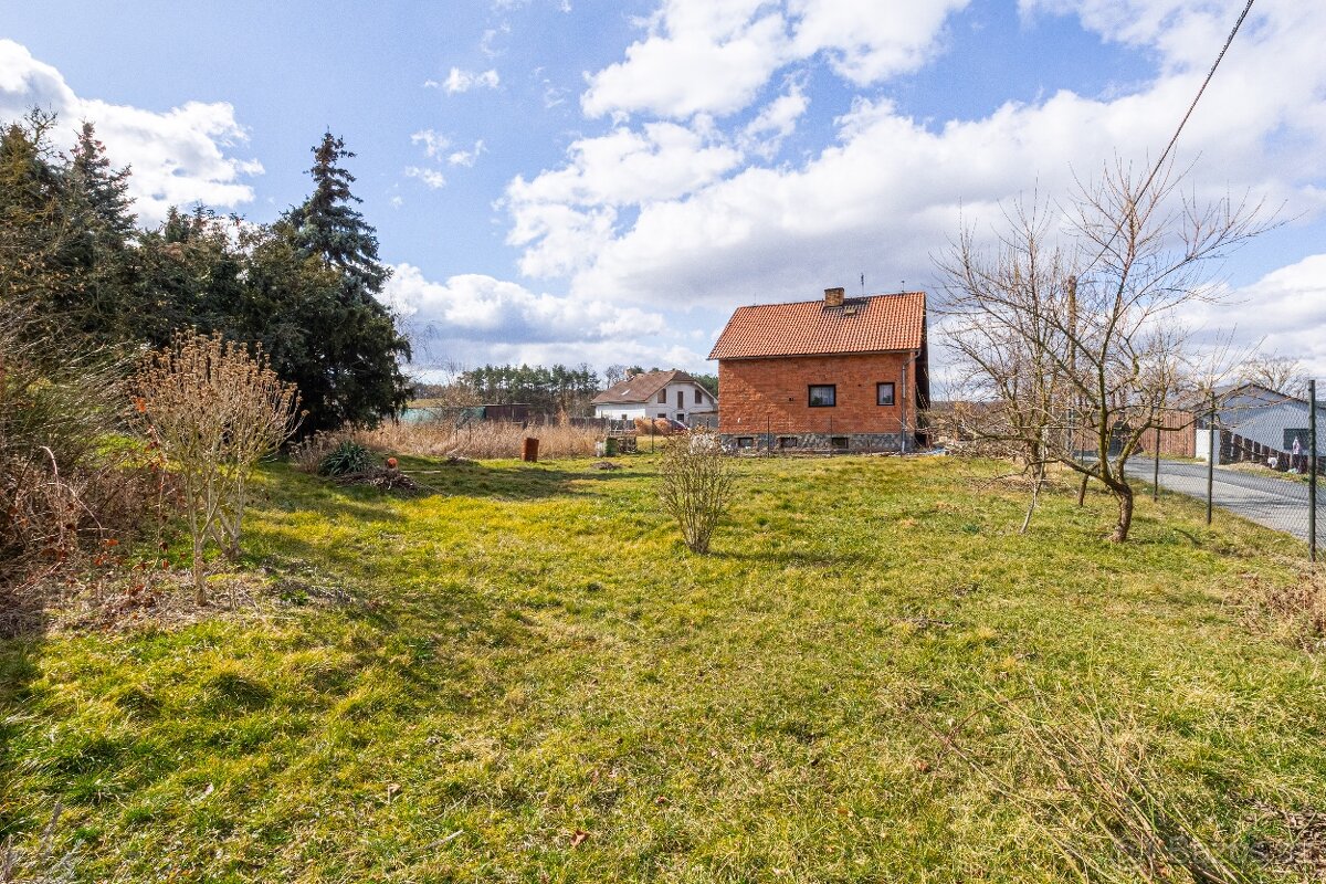 Prodej stavebního pozemku 946 m² Páleč - 7