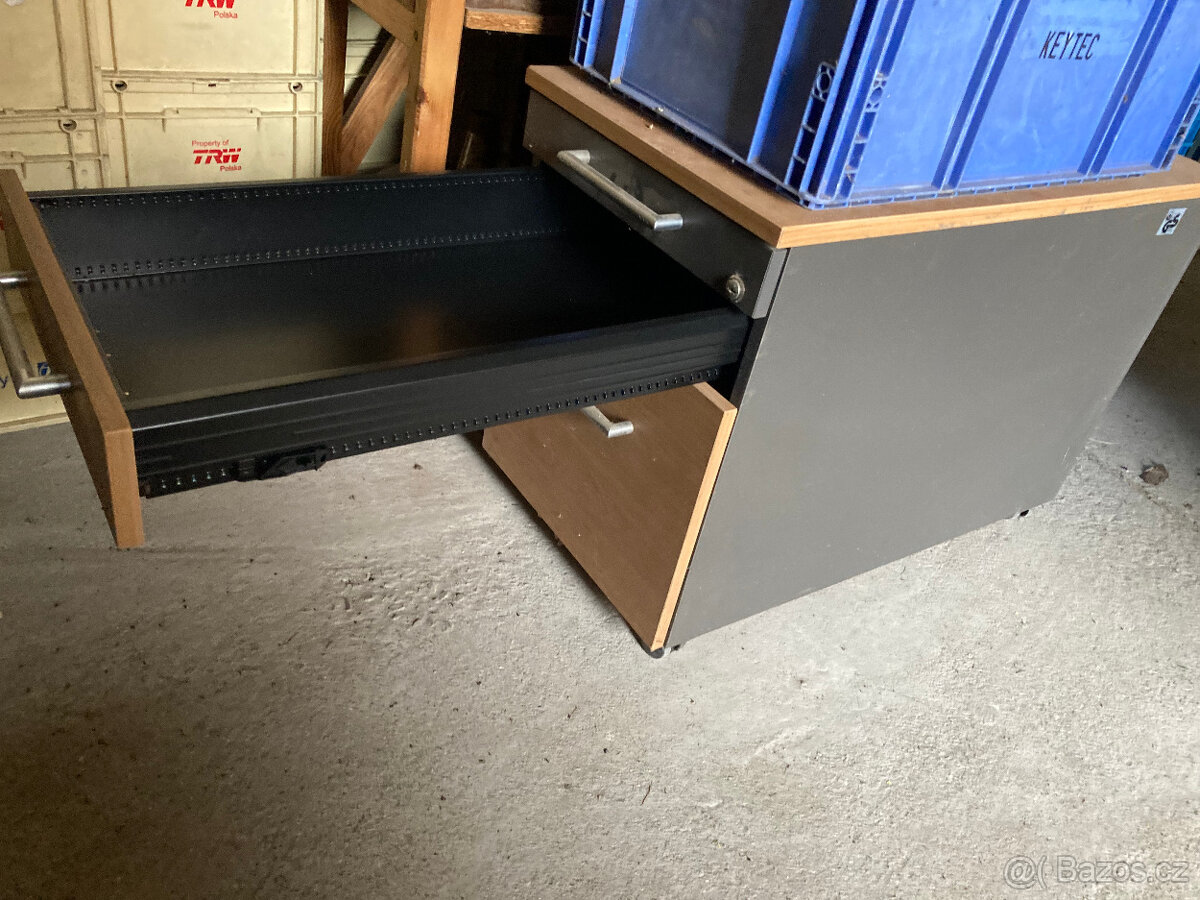 Skříňka se zásuvkami na kolečkách, kontejner 600 kč - 7