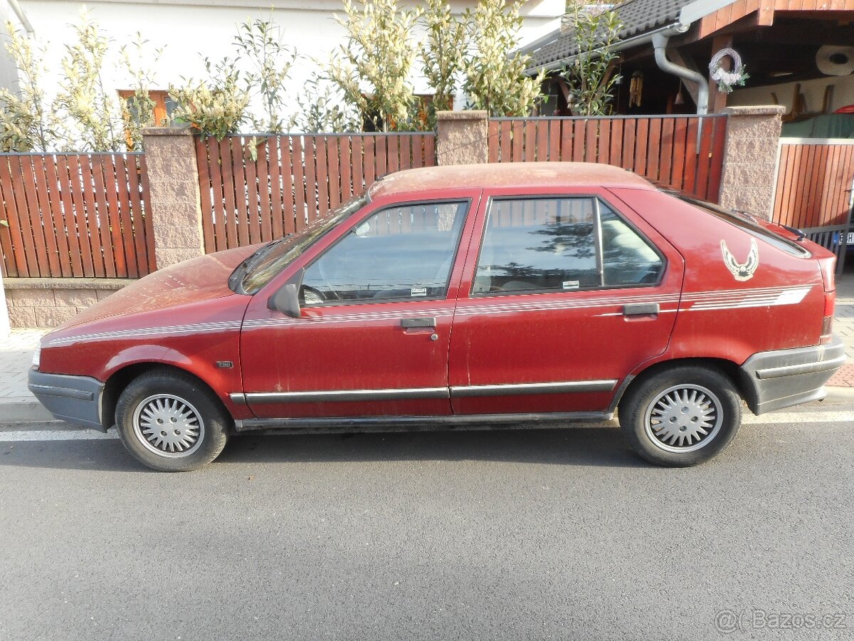Renault 19 I tmavě červená barva - 7