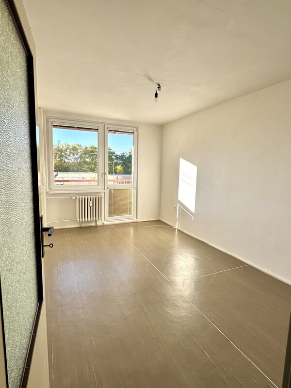 Slunný byt 2+1 s lodžií, klidné bydlení v centru města Pardu - 7