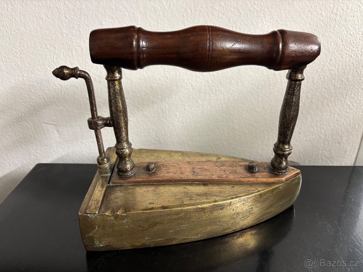 Mosazná žehlička Biedermeier - 7