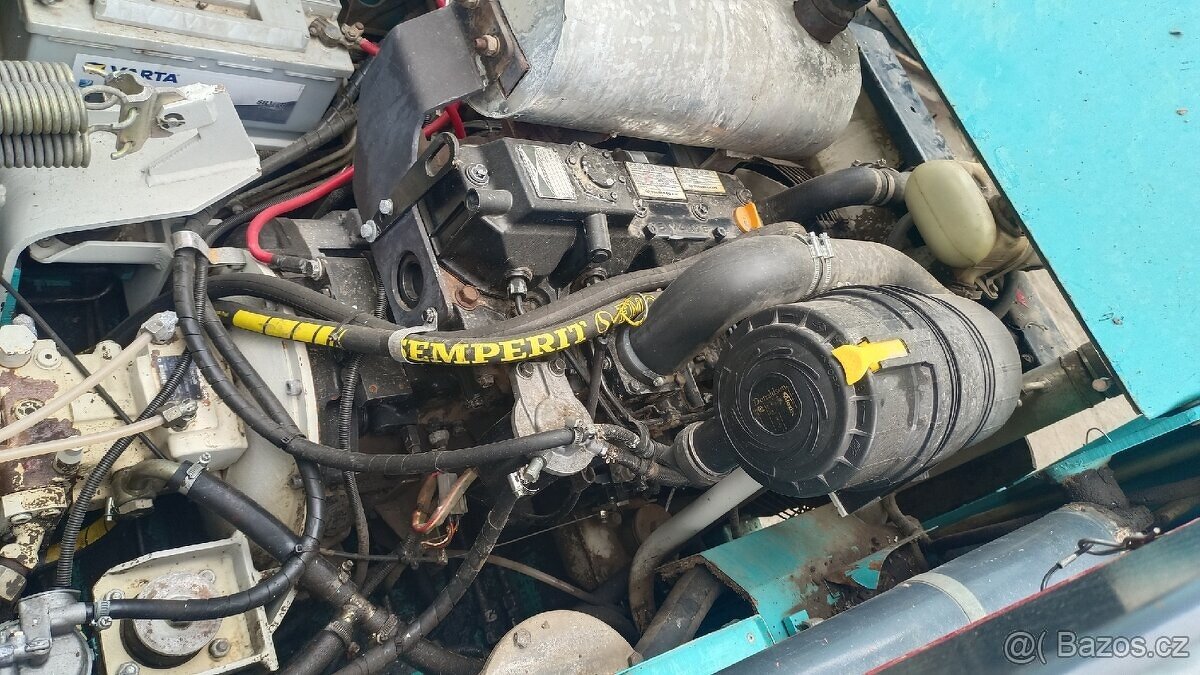 Smykový nakladač Locust 752 - 7