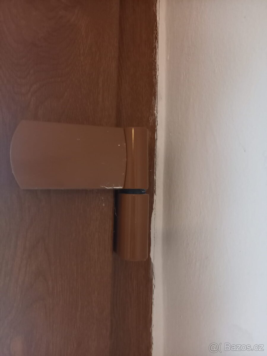 Vchodové dveře - hnědé plastové - použité - REZERVOVÁNO - 7