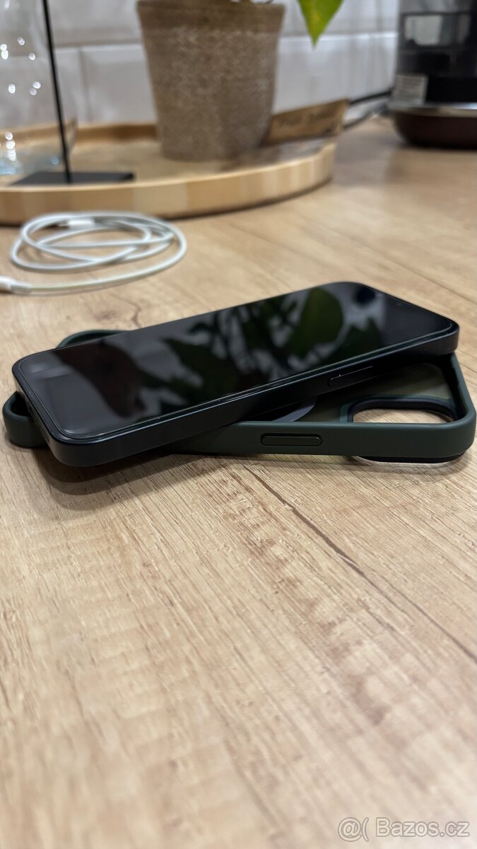 IPhone 14 256 gb Midnight barva - 7