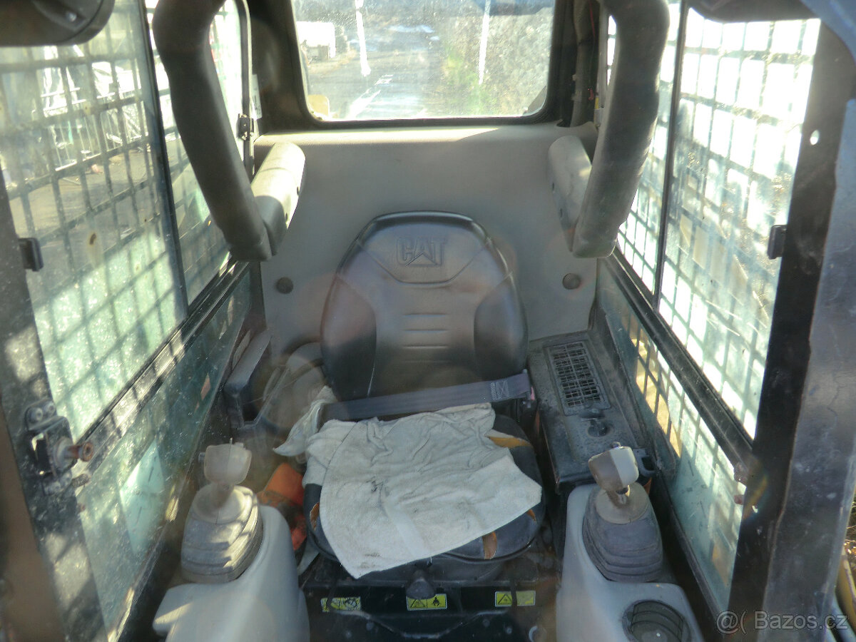 Caterpillar, 242B VČETNĚ PŘÍSLUŠENSTVÍ - 7