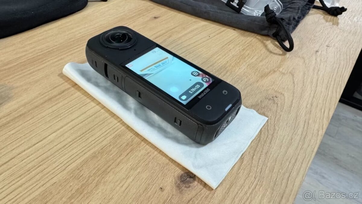 INSTA 360 X4 potápěčský balíček s 2. baterií + nabíjecí krab - 7