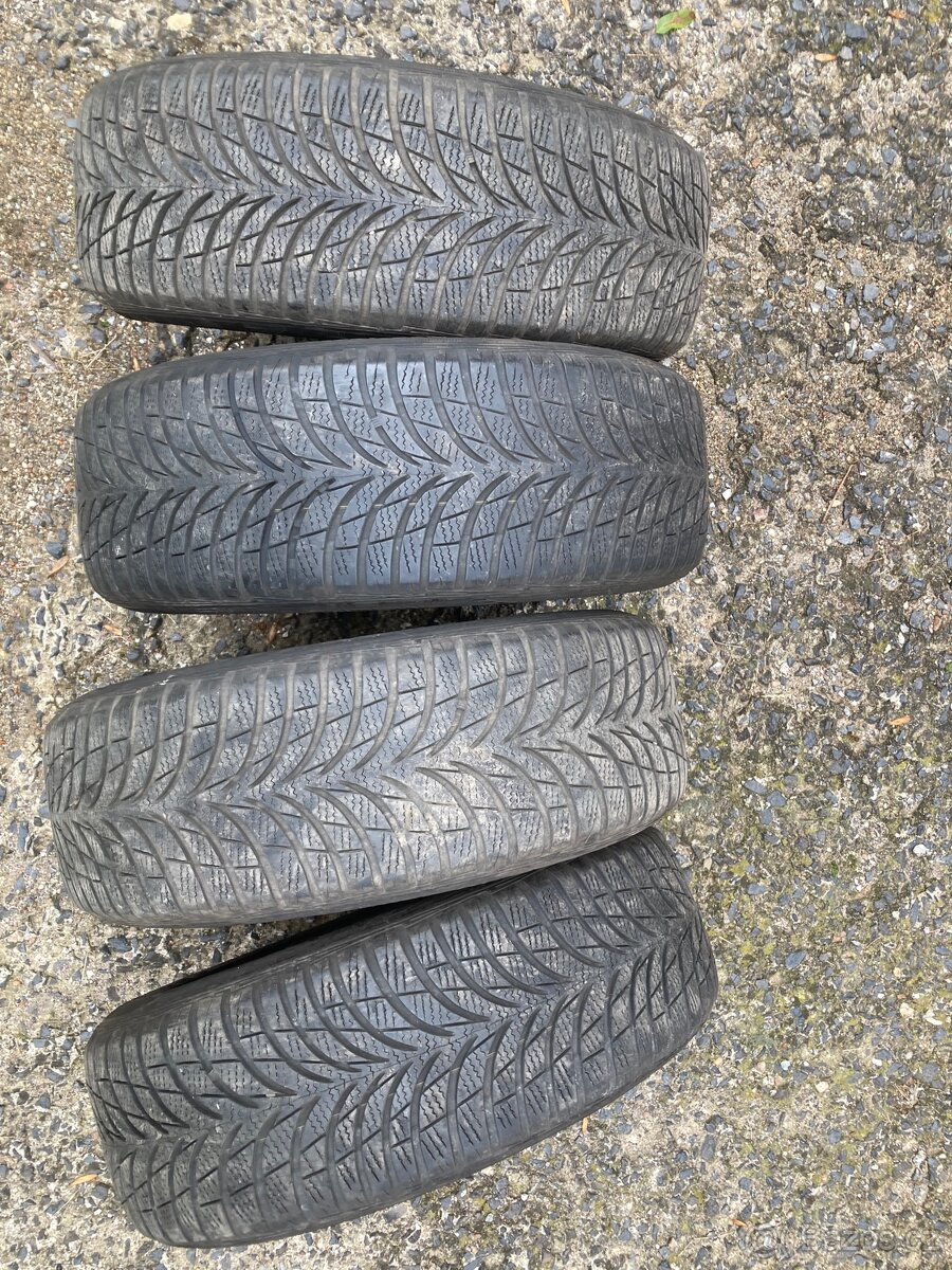 195/55/16 zimni Goodyear na BMW - 7