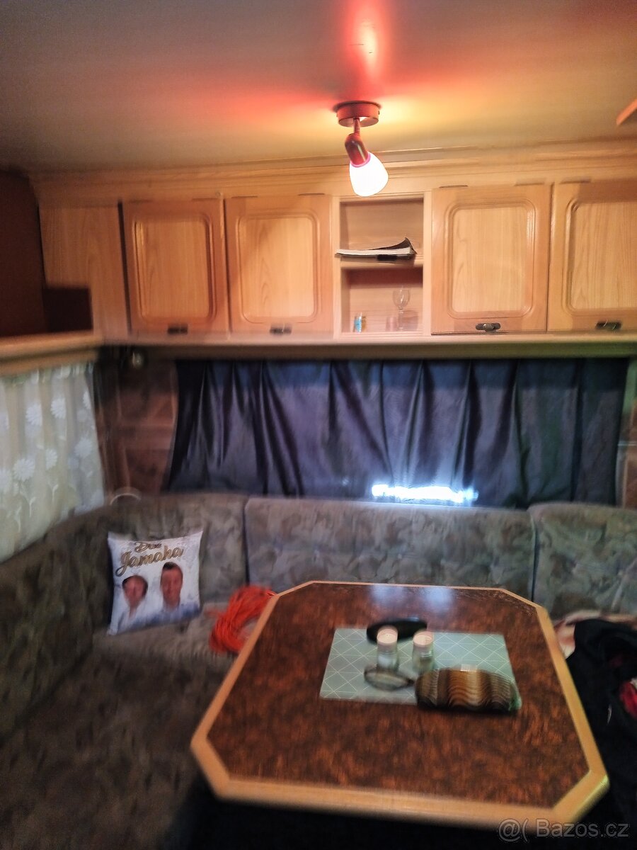 Karavan s pevným stáním - 7