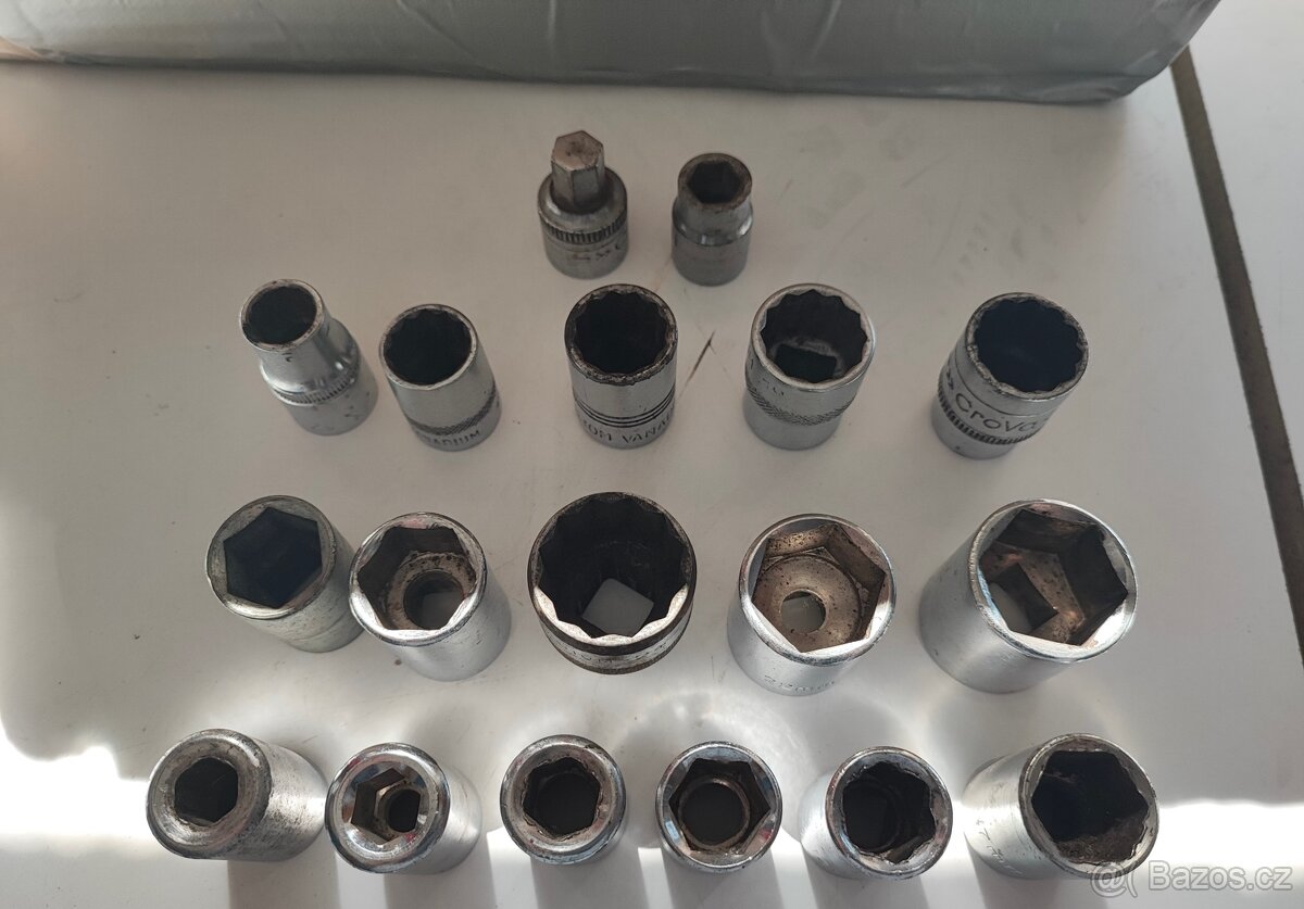 Kolovrátek Tona 1/2" + hlavice 1/2" + ráčna 3/8" - 7