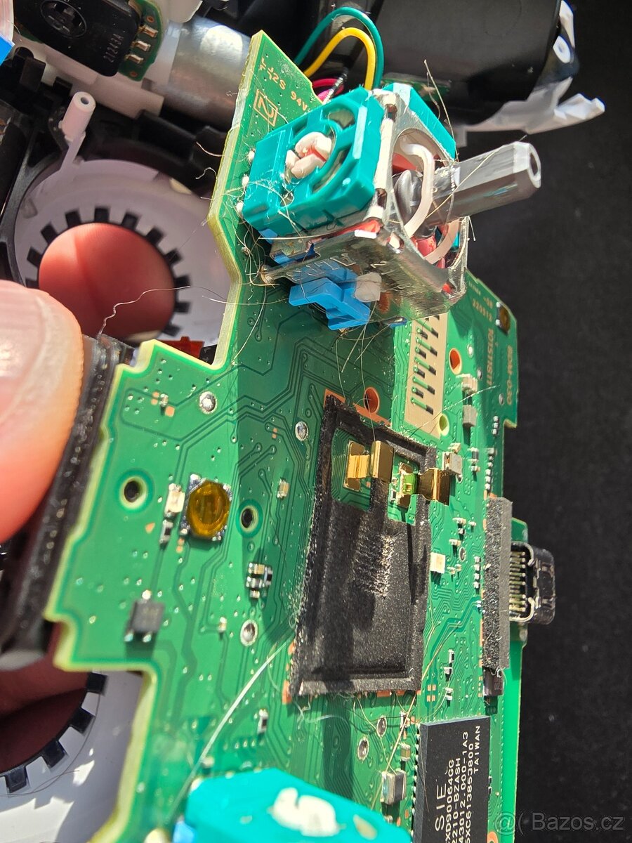Oprava driftu páček PS5 a XBoX – Magnetické analogy - 7
