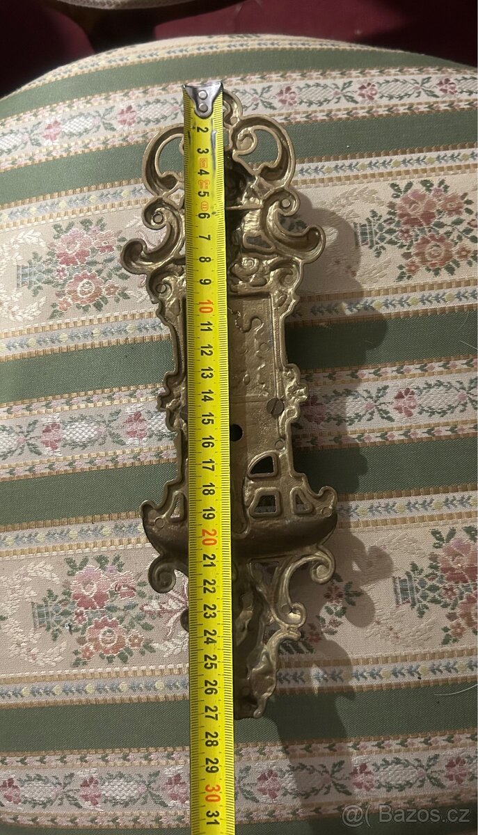 Mosazný nástěnný zápalkovník s obalem na zápalky - 7