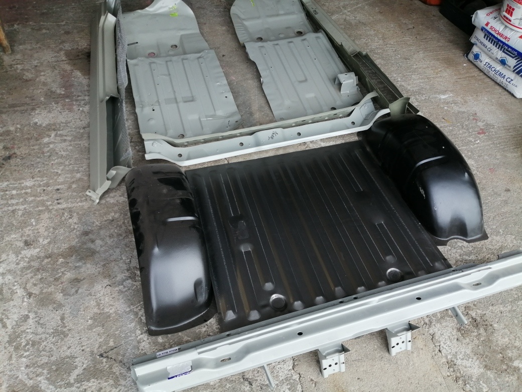 Podlaha Suzuki Samurai. - 7