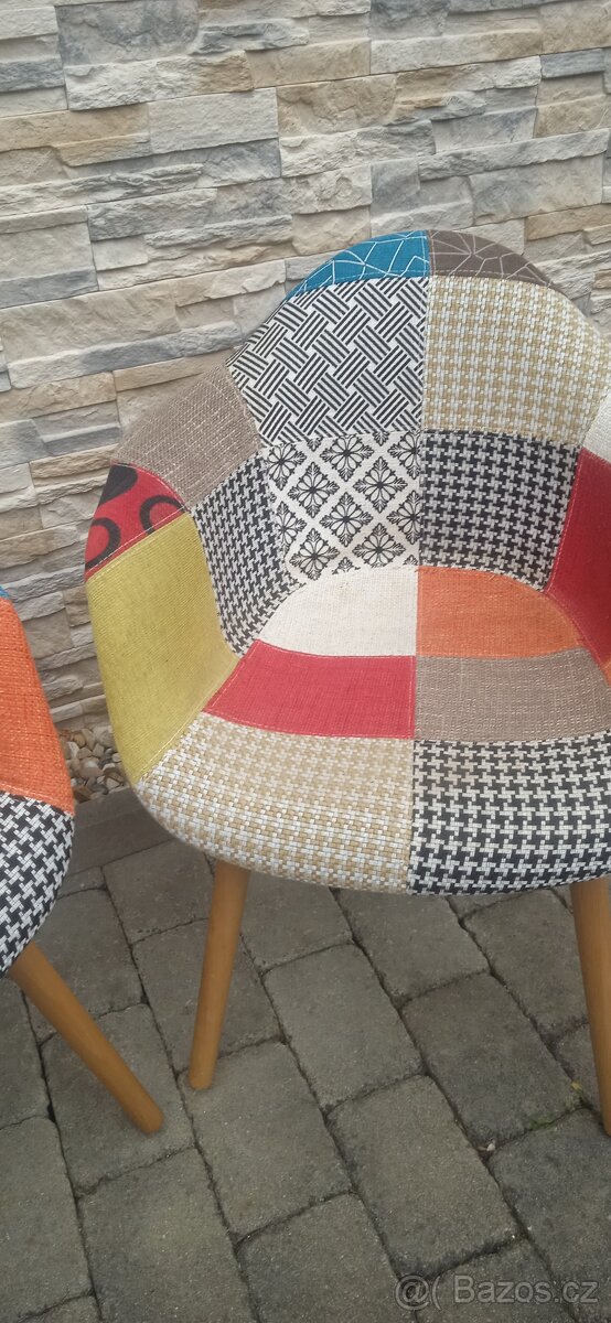 Moderní barevné jídelní židle - 7